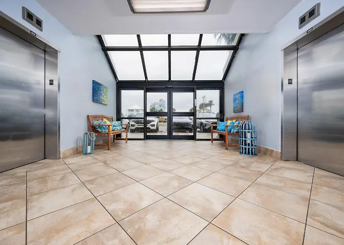 Island Winds East 702 Apartment