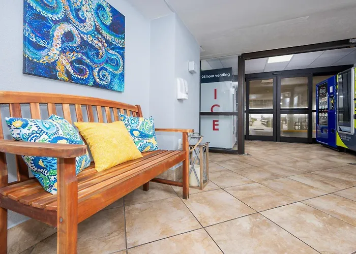 Apartment Island Winds East 702
